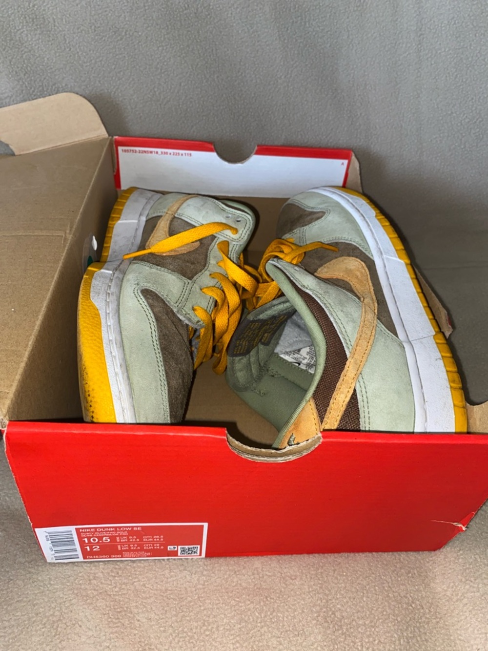 Nike Dunk Low SE
 (Dusty Olive)

Stain on left front side
Box torn